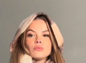 Šal i kapa u jednom: Kul jesenji trik je zaludeo TikTok devojke, a sada će i vas - pogledajte kako je lako!