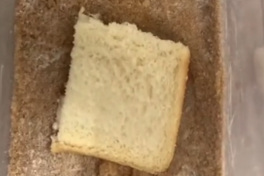 Šta se dešava kada u šećer stavite hleb? Čaroban trik će vam 100 posto olakšati život, tako lako, a tako korisno!