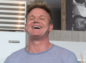 „Ovo mi je najlepši rođendanski poklon“: Poznati kuvar postao otac sa 57 godina, a to mu je šesto dete