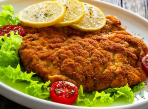 Napravite bečke šnicle kao pravi Bečlija: Saveti kuvara o izboru mesa, pravljenju poha i prženju, a dajemo vam i recept