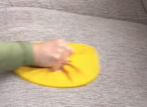 Mrlje kao pojam iz prošlosti: Očistite kauč za tili čas uz pomoć ovog predmeta iz kuhinje, svi ga imamo!