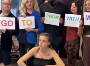 Sa ovom devojkom niko nije hteo da ide na maturu: Usledio je preokret, njena emotivna reakcija će vam naterati suze na oči