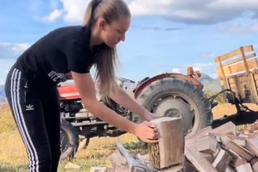 Vozi traktor i kamion kao muško, prebacuje trupce... Svi misle da je model, gore mreže zbog lepe Jovane, pola Srbije hoće je za snajku