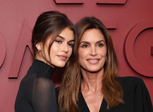 Kao da su sestre: Sindi Kraford i njena ćerka Kaja Gerber u crnom od glave do pete pokorile Njujork