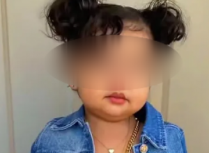 „Prestani da je oblačiš neprikladno!": Mamu razapeli na društvenim mrežama zbog izbora odeće za ćerku (3), pogledajte pa sami procenite