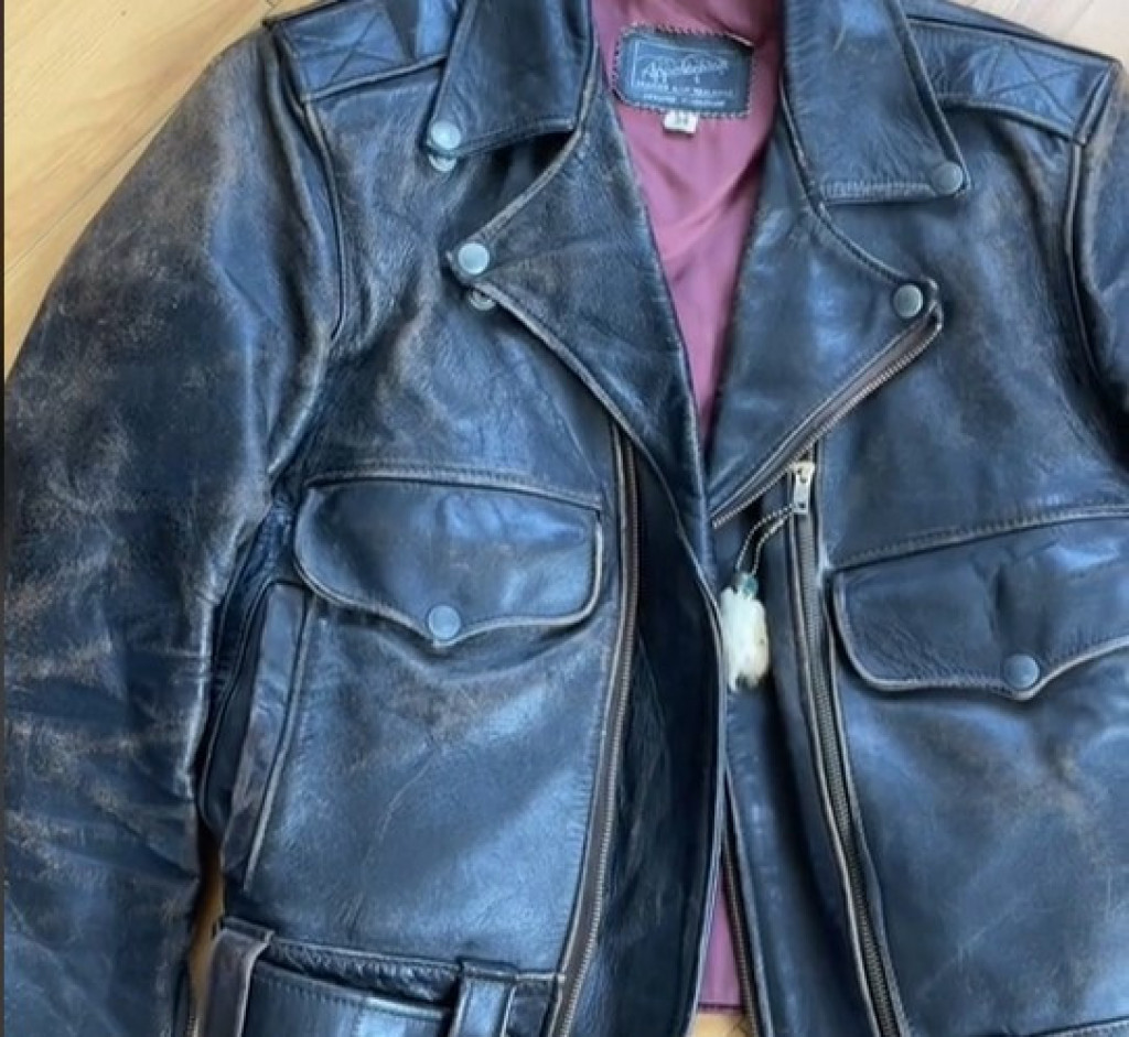 Nije mogla da veruje: Maja je kupila jaknu u prodavnici polovne odeće, a onda je gurnula ruke u džepove i šokirala se!