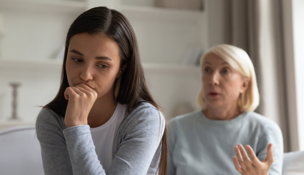 "Ovo nije devojka koju sam ja vaspitavala": Rođena ćerka joj se gadi, a i možda će i vama kad saznate razlog