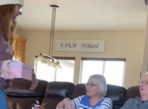 Baka i deka zanemeli od unukinih reči: Gledali su je šokirano, a onda su ih savladale emocije i potekle suze radosnice