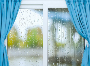 Sprečite kondenzaciju: Šta treba da uradite kako vam se kapljice vode ne bi slivale niz prozore cele zime
