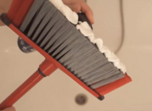 Kupatilo će blistati, a leđa vas neće boleti: Žena pokazala kako pena za brijanje radi "neverovatan posao"