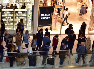 Kupovina koja je za minut razbesnela žene u Srbiji: Ogromni redovi, gužve i stampedo u radnjama su slika i ovog "Crnog petka"