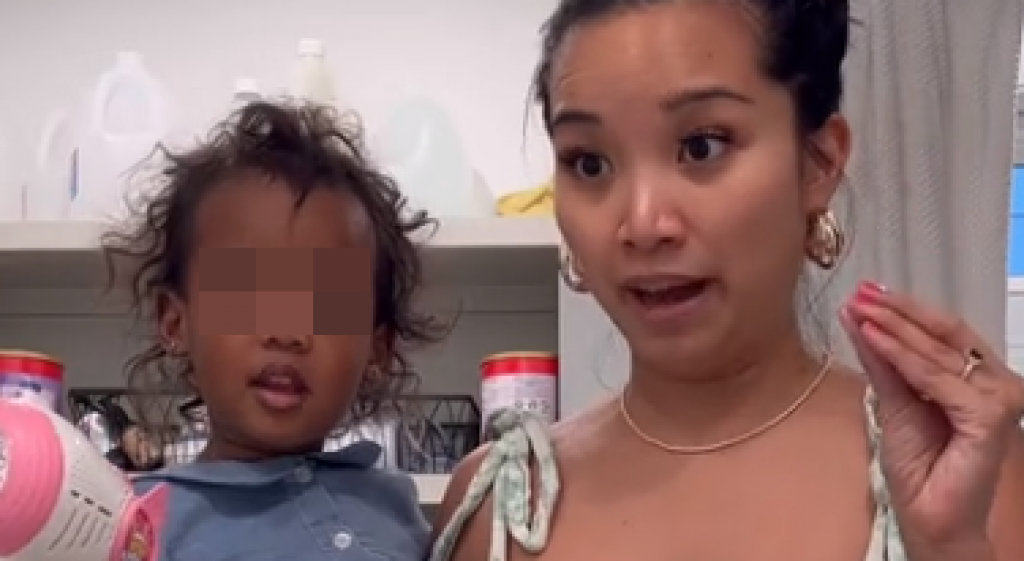 "Osećam se tako loše": Tužna mama se poverila ćerkici nakon "incidenta", njena reakcija je oborila s nogu - preslatko!