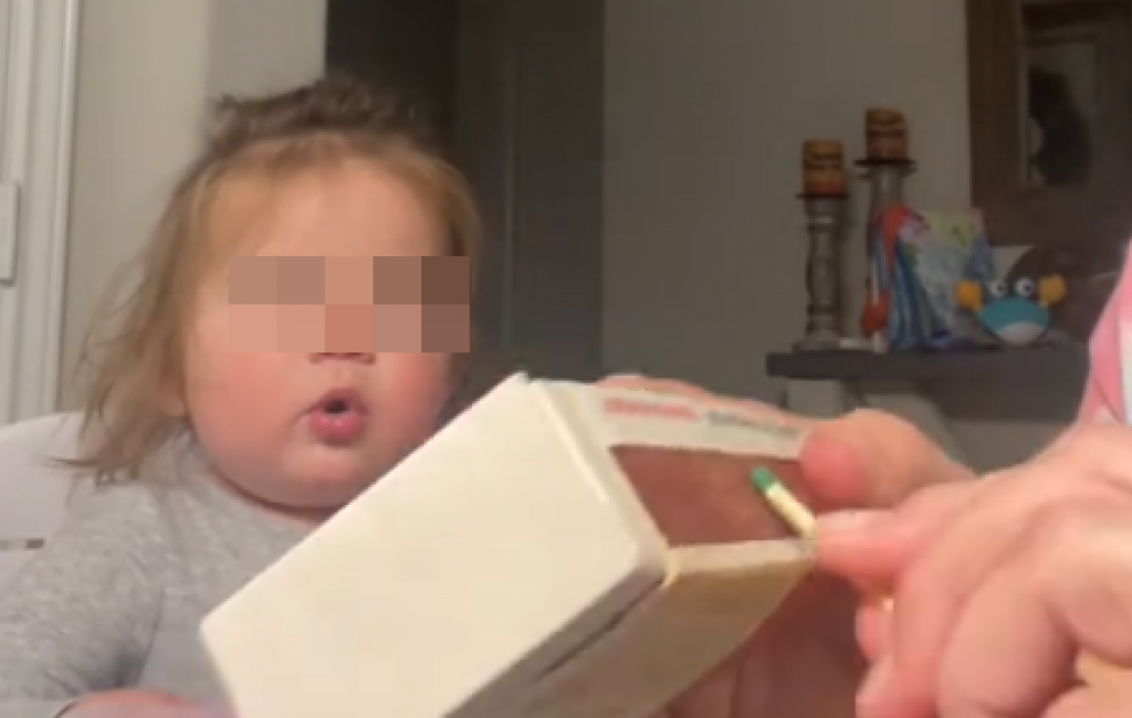 Malena srećica je spremna za divan dan: Zajedno sa bakom uči važnu sposobnost, sva je važna i medena!