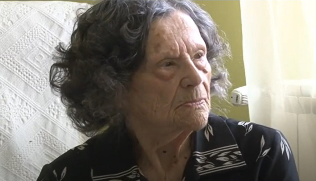 „Ne vredi da se sekiraš“: Baka Petrica iz Kraljeva ima 98 godina, upravo je oborila jedan rekord, a ovo su njeni saveti za dugovečnost