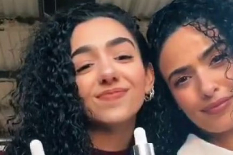 Ljudi misle da su sestre:  Prelepa 50-godišnja mama izgeda kao da joj je 25, a ovo je njenih 5 lakih saveta za mladolikost