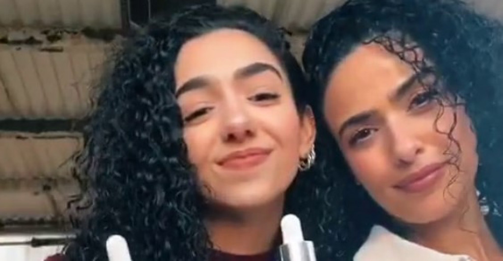 Ljudi misle da su sestre:  Prelepa 50-godišnja mama izgeda kao da joj je 25, a ovo je njenih 5 lakih saveta za mladolikost