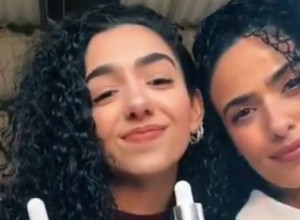 Ljudi misle da su sestre:  Prelepa 50-godišnja mama izgeda kao da joj je 25, a ovo je njenih 5 lakih saveta za mladolikost