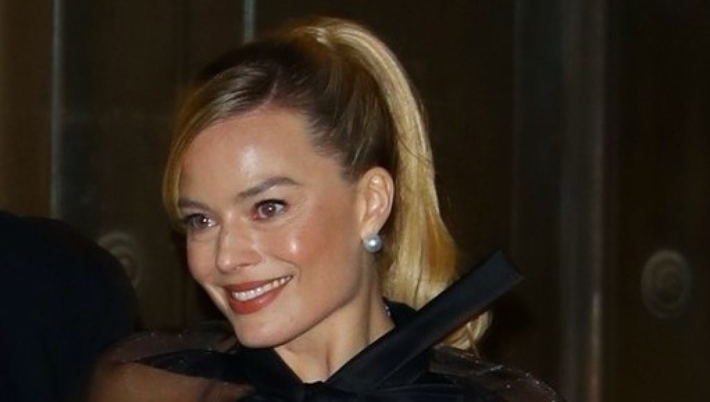 Najlepša žena sveta prosto zrači: Fotke sa crvenog tepiha očaravaju, glumica nikada nije izgledala ovako elegantno - dama bez mane!