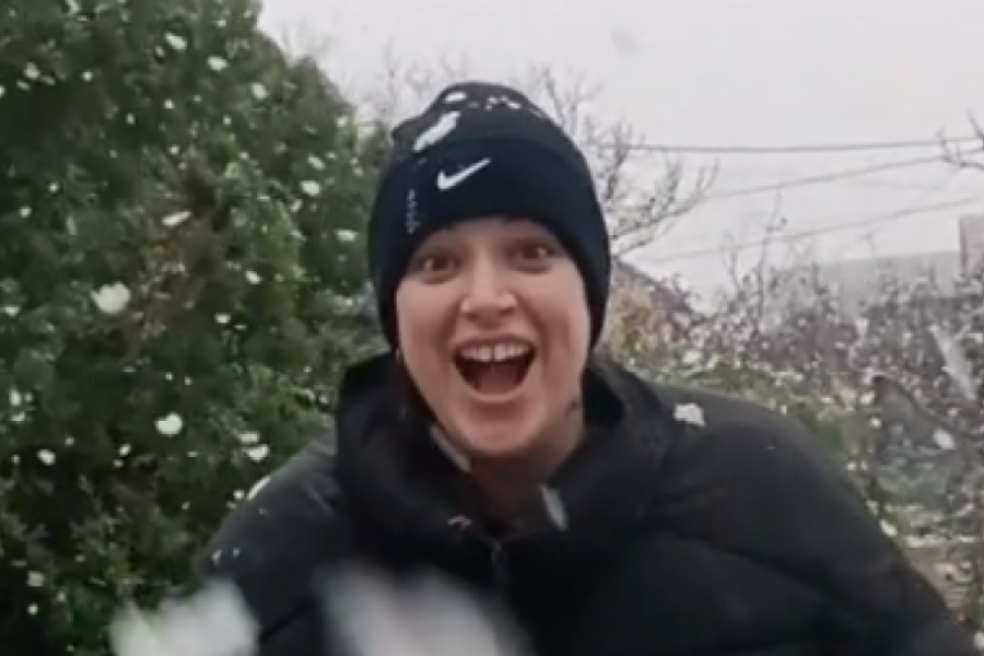 Kad Španjolka vidi prvi sneg u Srbiji: Njena reakcija je neprocenjiva, nešto najslađe što ćete videti danas, ovo nema u Barseloni!