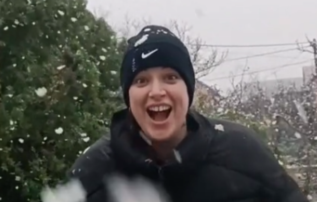 Kad Španjolka vidi prvi sneg u Srbiji: Njena reakcija je neprocenjiva, nešto najslađe što ćete videti danas, ovo nema u Barseloni!