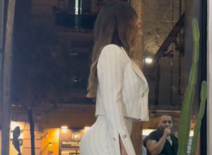 Muškarac na ulici odmerio manekenku i razbesneo ljude: Bukti rat na mrežama, da li je preterao?