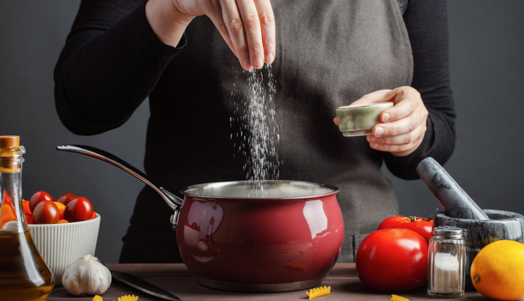 Doktori tvrde: Smanjivanje unosa soli za kašičicu dnevno, sniziće visok pritisak isto kao lek!