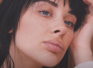 "Clean look" nije nikakva novost: Nastao je od omiljenog "make up" trenda, popularizovala ga je živa ikona 2018. godine!