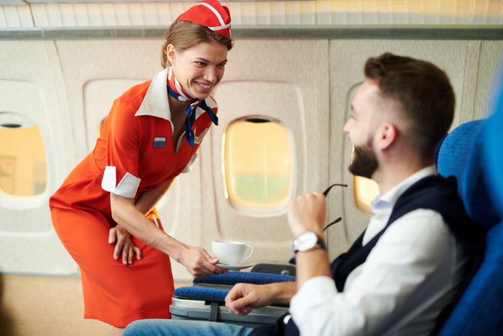 Stjuart nam ogadio prijatan let: Objasnio zbog čega nikada ne treba da pijemo kafu u avionu