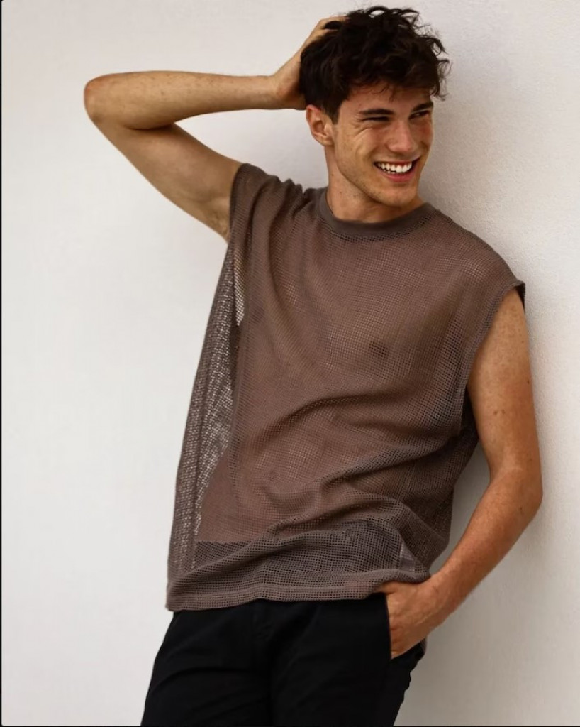 Razočarao sve devojke: Najzgodniji muškarac prekida karijeru modela, jer želi da postane sveštenik