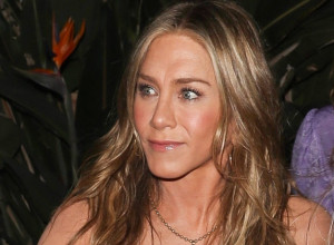 Da li ova žena uopšte stari? Dženifer Aniston oduševila mladolikim izgledom, svi se pitaju u čemu je njena tajna