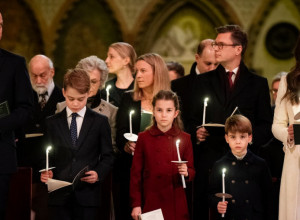 Kraljevska porodična fotografija: Kejt i Vilijam su objavili božićnu čestitku koja je sve očarala, a jedan detalj je privukao posebnu pažnju