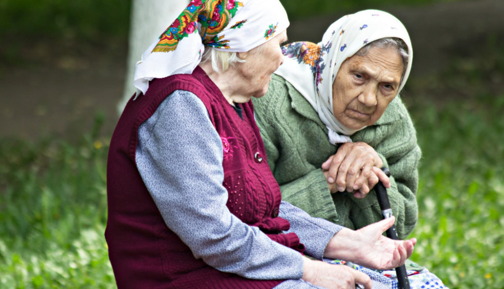 Ko je kome zaova, a ko svekrva? Rasprava dve bake o rodbinskim vezama napravila haos, svi se trude da shvate ko je kome šta