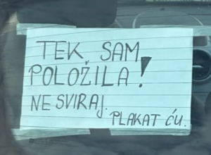 "Ne približavaj se previše...": Hit poruke na kolima dama na Balkanu, stres i panika začinjene daškom humora - samo napred, žene drage!