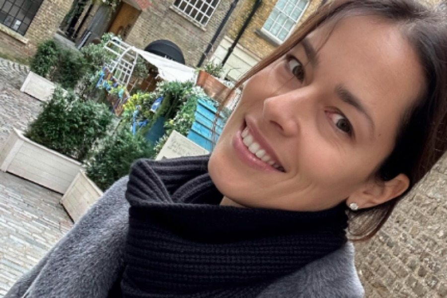 Svi žele kaput Ane Ivanović: Izgleda kao lutka pozirajući u najmekšem ogrtaču, ikona kežual stila