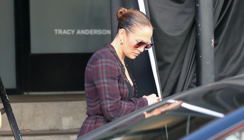 Brutalne čizme Dženifer Lopez u kojima ćete izgledati za desetku: Latino diva ih obožava, iako u njima jedva hoda