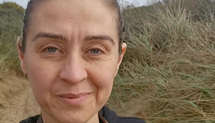 "Ne žuri mi se": 37-mogodišnja pravnica na meti osude da je parazit jer živi sa roditeljima, a ona ne mari za komentare
