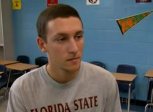 Ostao bez majke, živeo na ulici, gladan išao u školu: Tinejdžer beskućnik proglašen đakom generacije