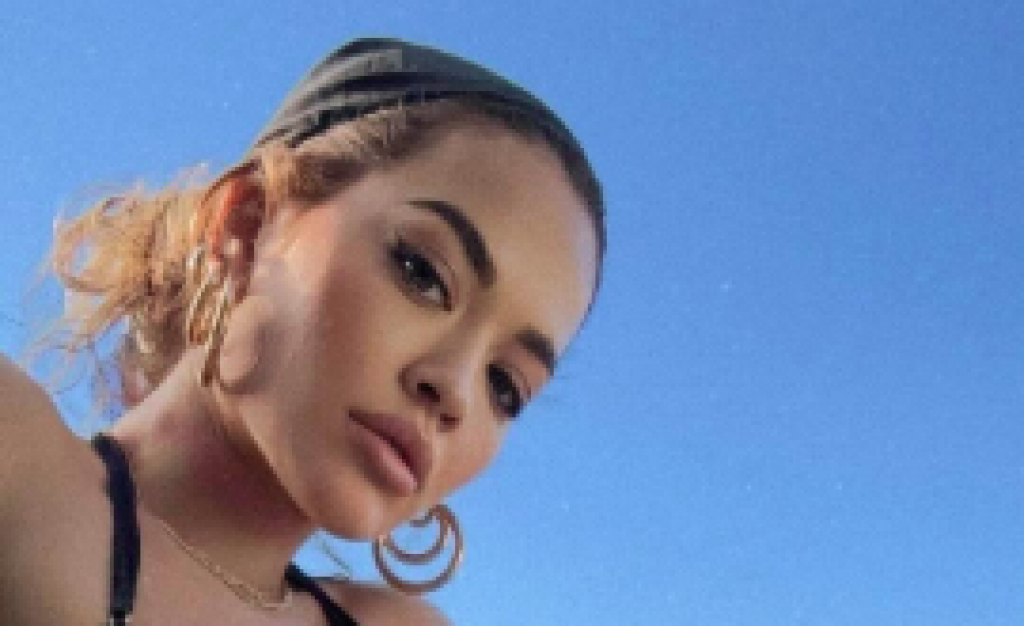 Rita Ora na odmoru: Pop pevačica u zavodljivom izdanju sa zgodnim suprugom na Novom Zelandu, sve vrvi od dobre dobre energije!