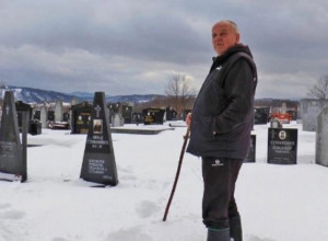 Ne prepisujte ništa na decu: Reči koje paraju dušu, Obrad na spomeniku ispisao poruku očajnog i prevarenog čoveka