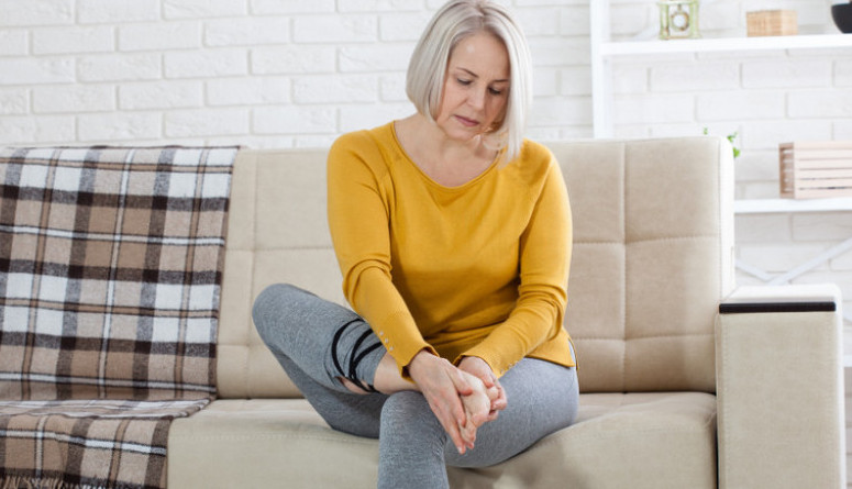 Pogledajte vaša stopala: Neki znaci, poput svraba i vena otkrivaju da važan organ u telu ne radi kako treba