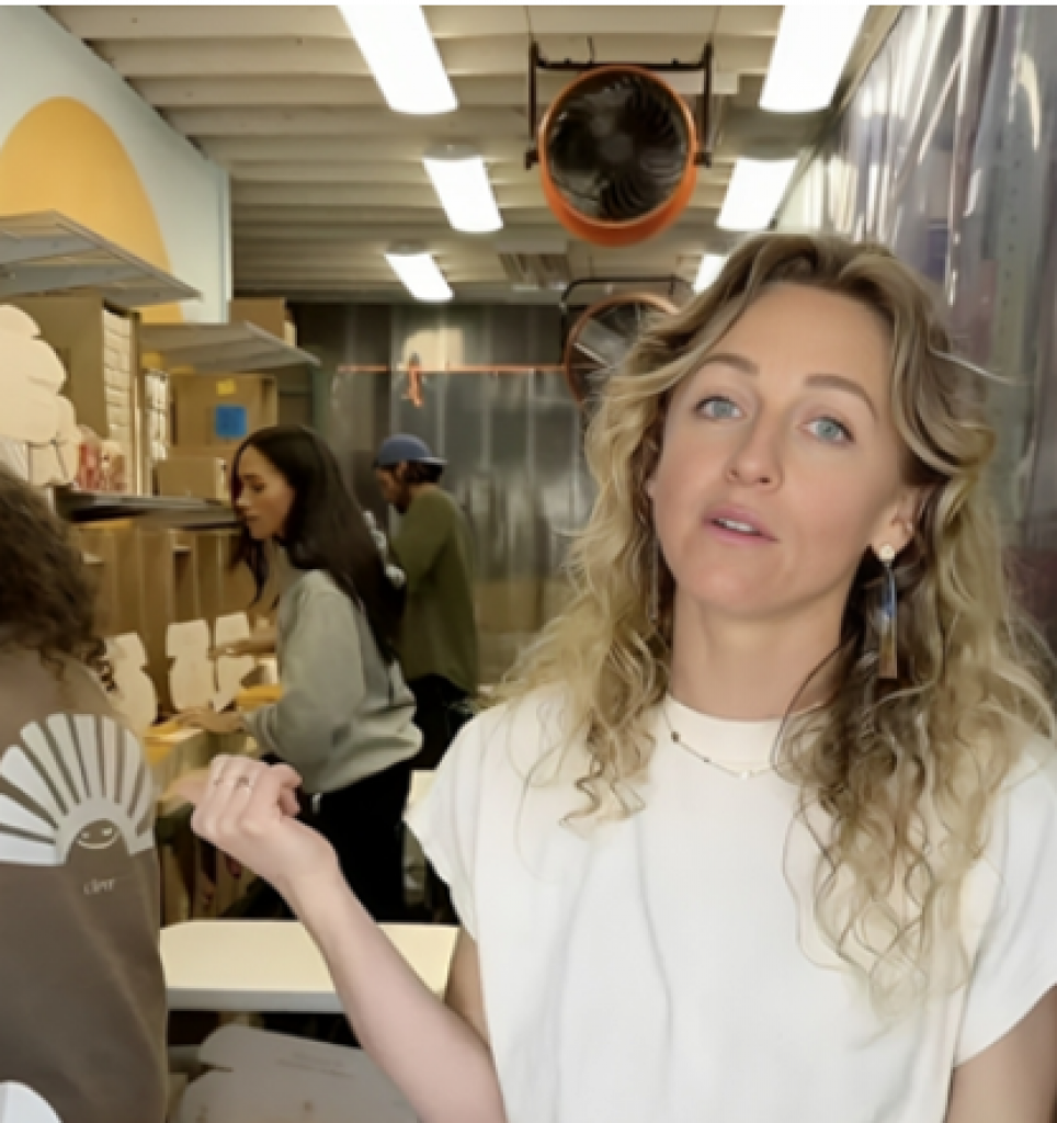 Pripravnica koja slaže kutije: Megan Markl se pojavljuje u bizarnoj reklami, glumicu mnogi prozvali luzerkom godine