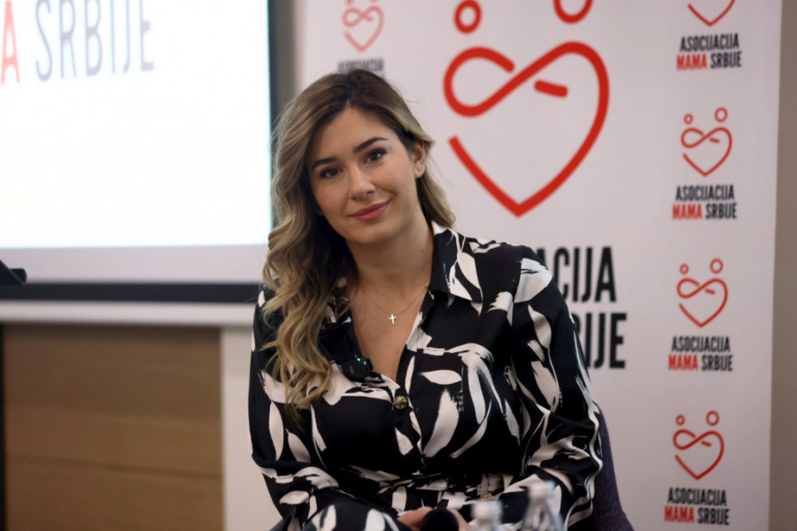"Ćerke me ništa ne lažu, sve mi pričaju": Influenserka Aleksandra Golijan podelila je svoj najveći majčinski uspeh