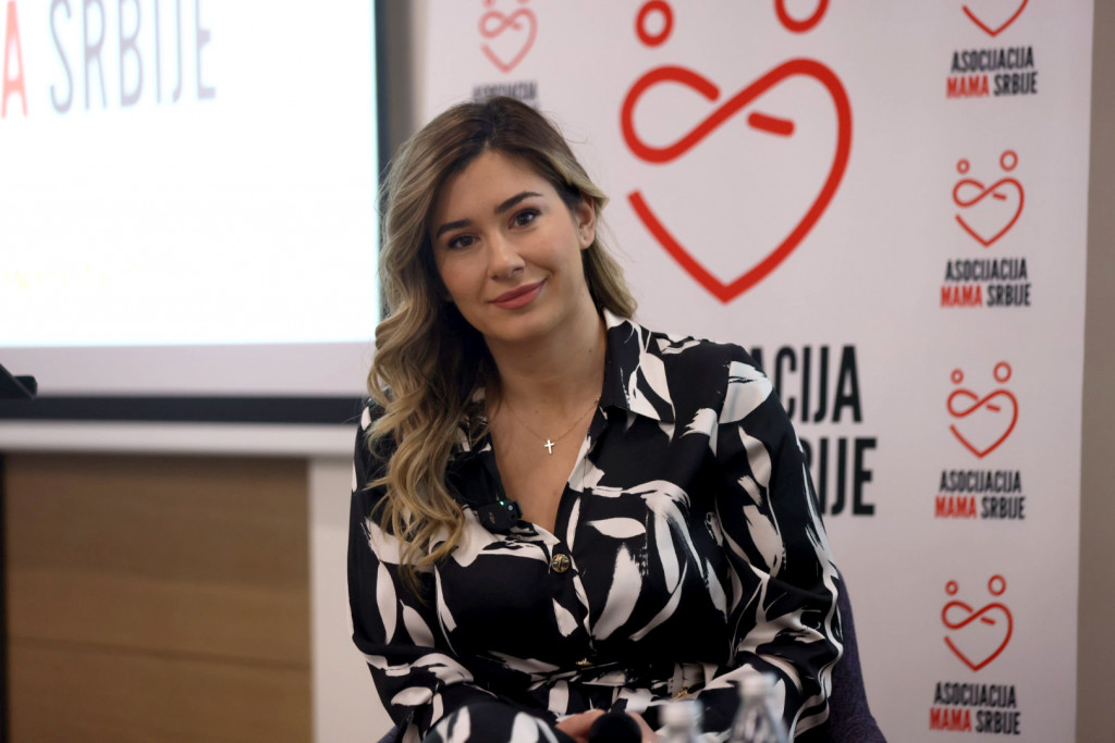 "Ćerke me ništa ne lažu, sve mi pričaju": Influenserka Aleksandra Golijan podelila je svoj najveći majčinski uspeh