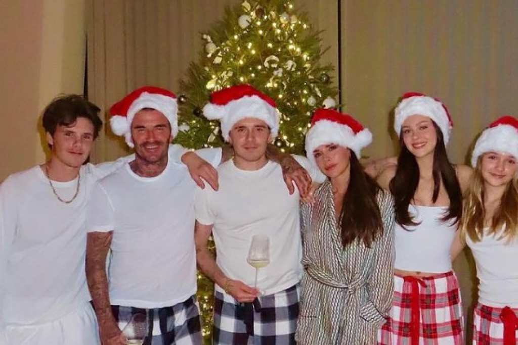 "Nedostaješ nam": Viktorija Bekam podelila porodičan snimak za Božić i poslala emotivnu poruku