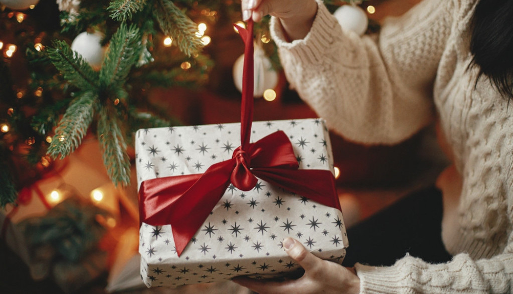 Kupuju lepe i skupe poklone: Ova 4 horoskopska znaka ne pitaju za cenu kada žele da obraduju dragu osobu