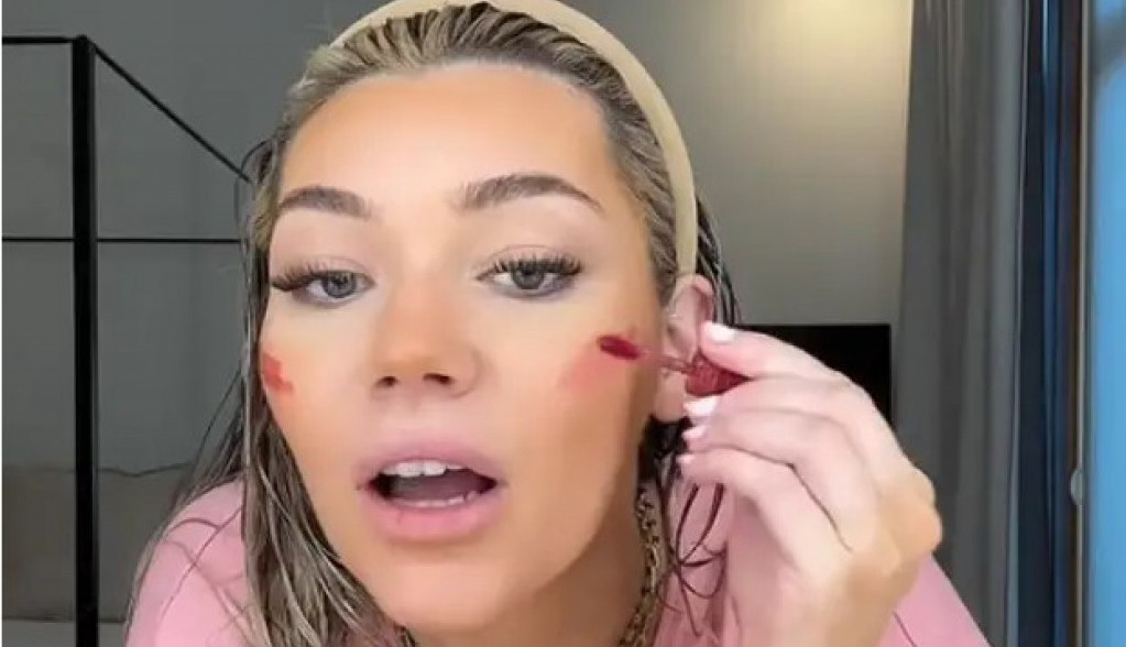 „Želim da budem lepa na porođaju“: Dok je imala trudove, ova žena je pila vino, šminkala se i fenirala!