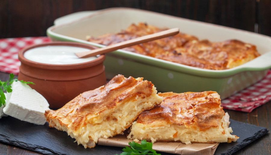 Gibanica sa sirom: Najbrži recept za starinsku pitu, doručak će biti gotov očas posla!