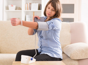 Pričanje povećava gornji za 15 podeoka: Evo šta ne smete da radite dok sami merite pritisak ako želite pravi rezultat