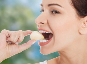 Urađeno je istraživanje: Da li beli luk zaista leči prehladu i jača imunitet? Evo odgovora!