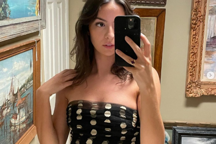 Ovaj genijalni trik je spas u poslednji čas: Kako da za samo minut dosadni autfit pretvorimo  u nešto specijalno